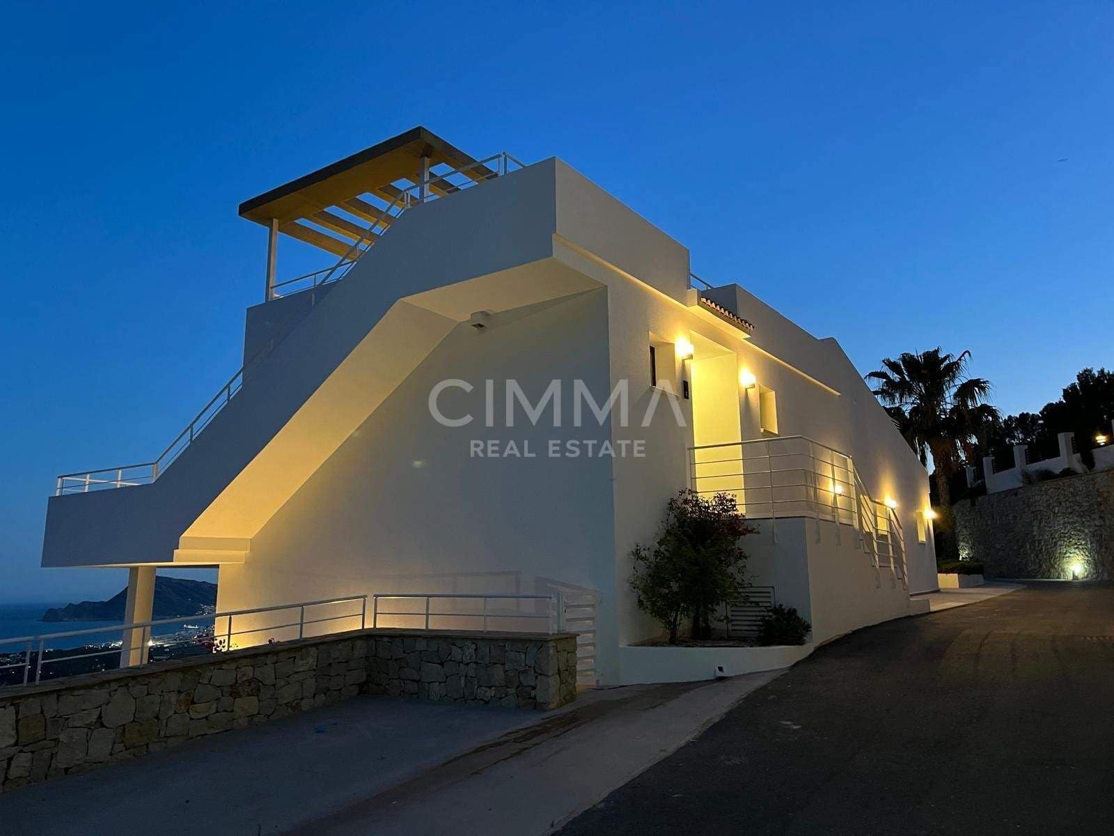 3 bedroom Villa for sale in Altea with pool garage - € 1,295,000 (Ref: 9851936)
