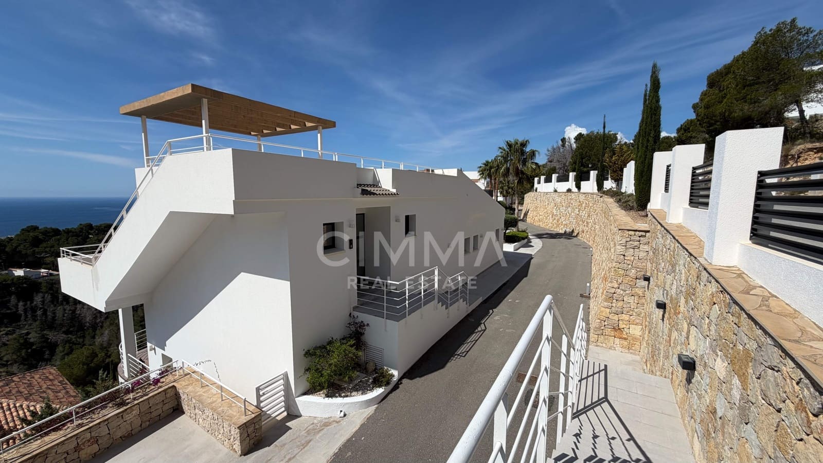 3 bedroom Villa for sale in Altea with pool garage - € 1,295,000 (Ref: 9851936)
