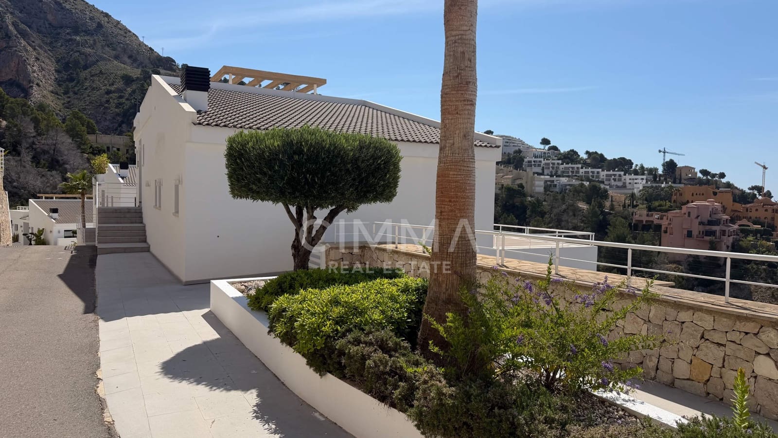 3 bedroom Villa for sale in Altea with pool garage - € 1,295,000 (Ref: 9851936)