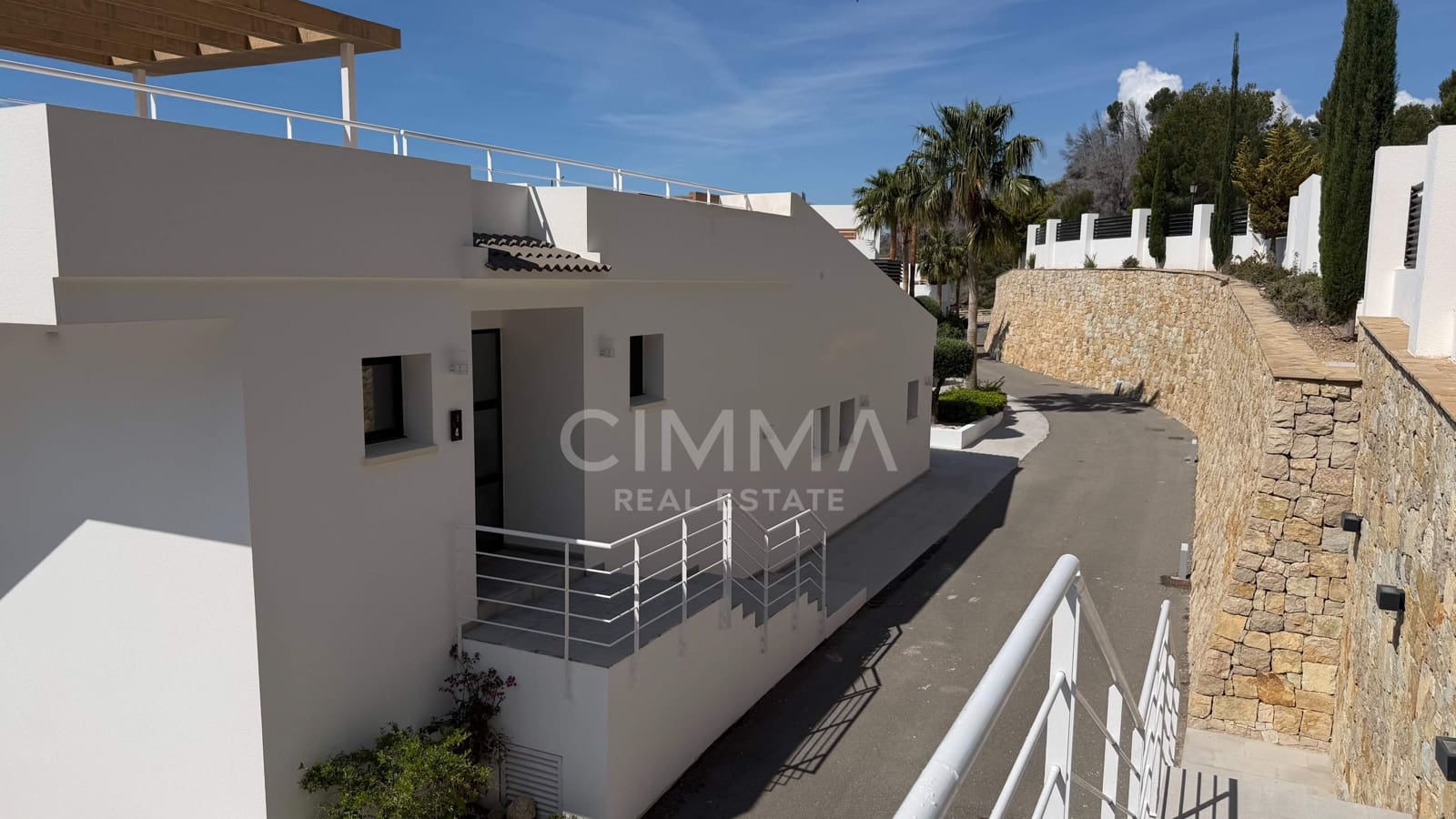 3 bedroom Villa for sale in Altea with pool garage - € 1,295,000 (Ref: 9851936)