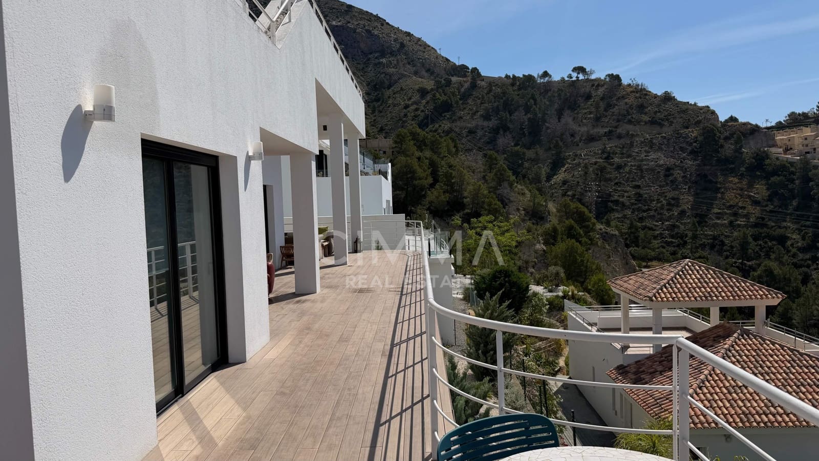 3 bedroom Villa for sale in Altea with pool garage - € 1,295,000 (Ref: 9851936)