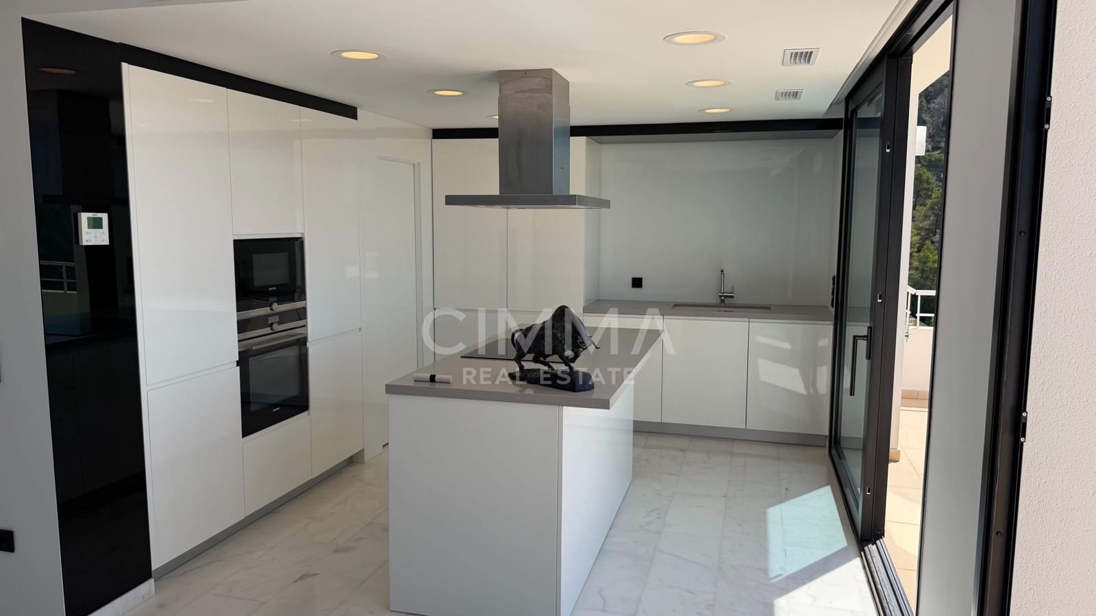 3 bedroom Villa for sale in Altea with pool garage - € 1,295,000 (Ref: 9851936)