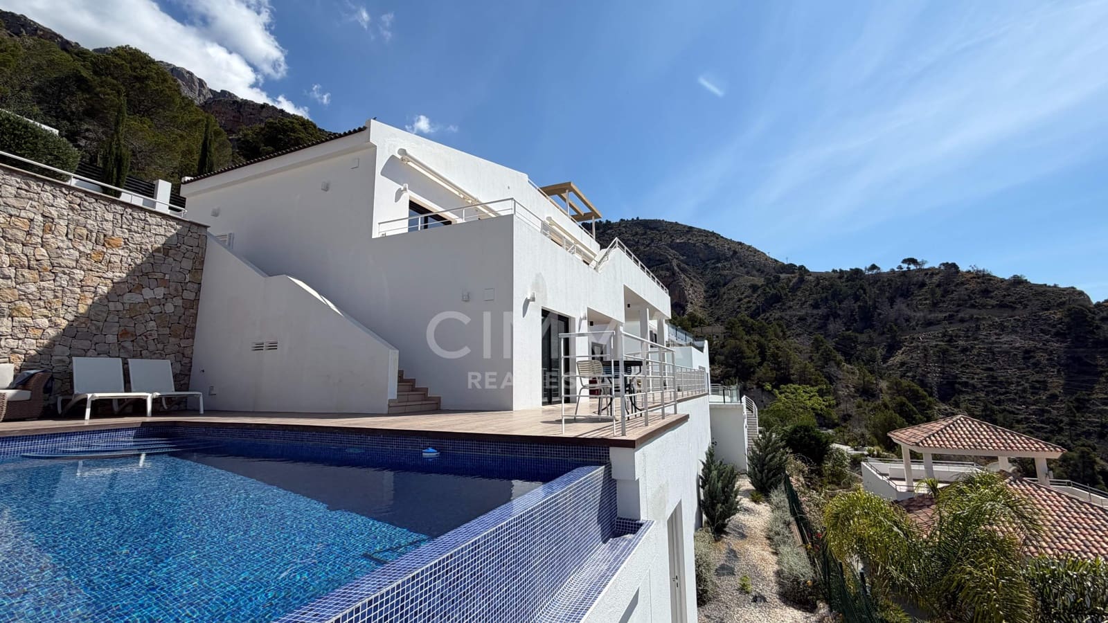 3 bedroom Villa for sale in Altea with pool garage - € 1,295,000 (Ref: 9851936)