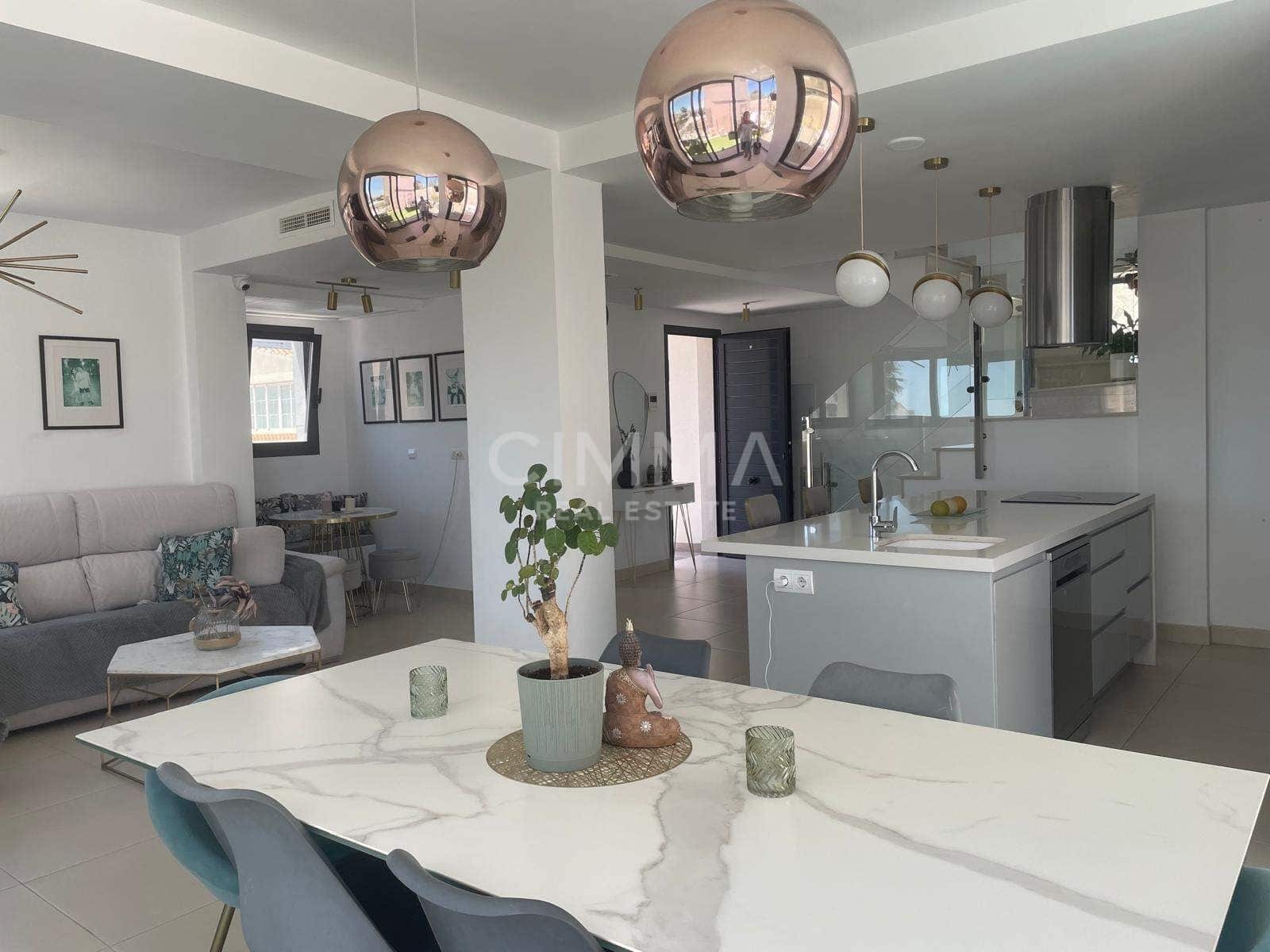 4 soveværelse Villa til salg i La Nucia med swimmingpool - € 636.000 (Ref: 9855653)