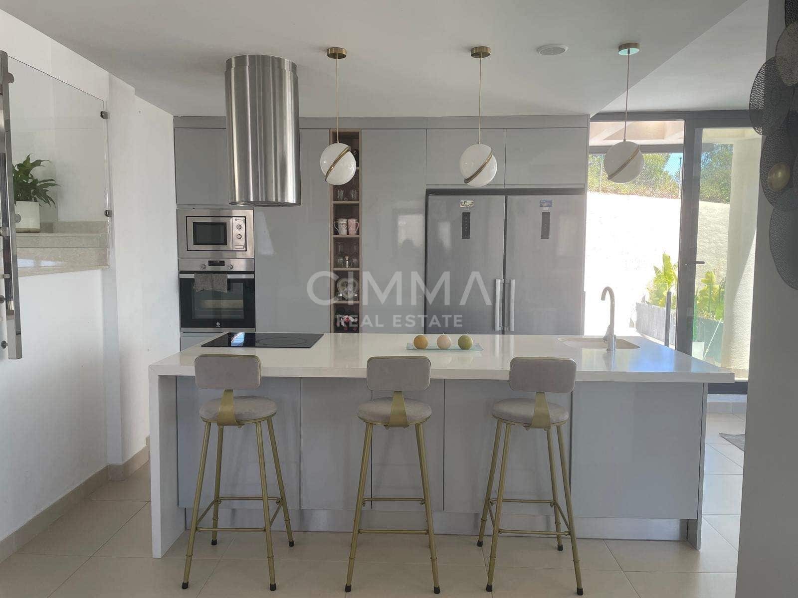 4 soveværelse Villa til salg i La Nucia med swimmingpool - € 636.000 (Ref: 9855653)