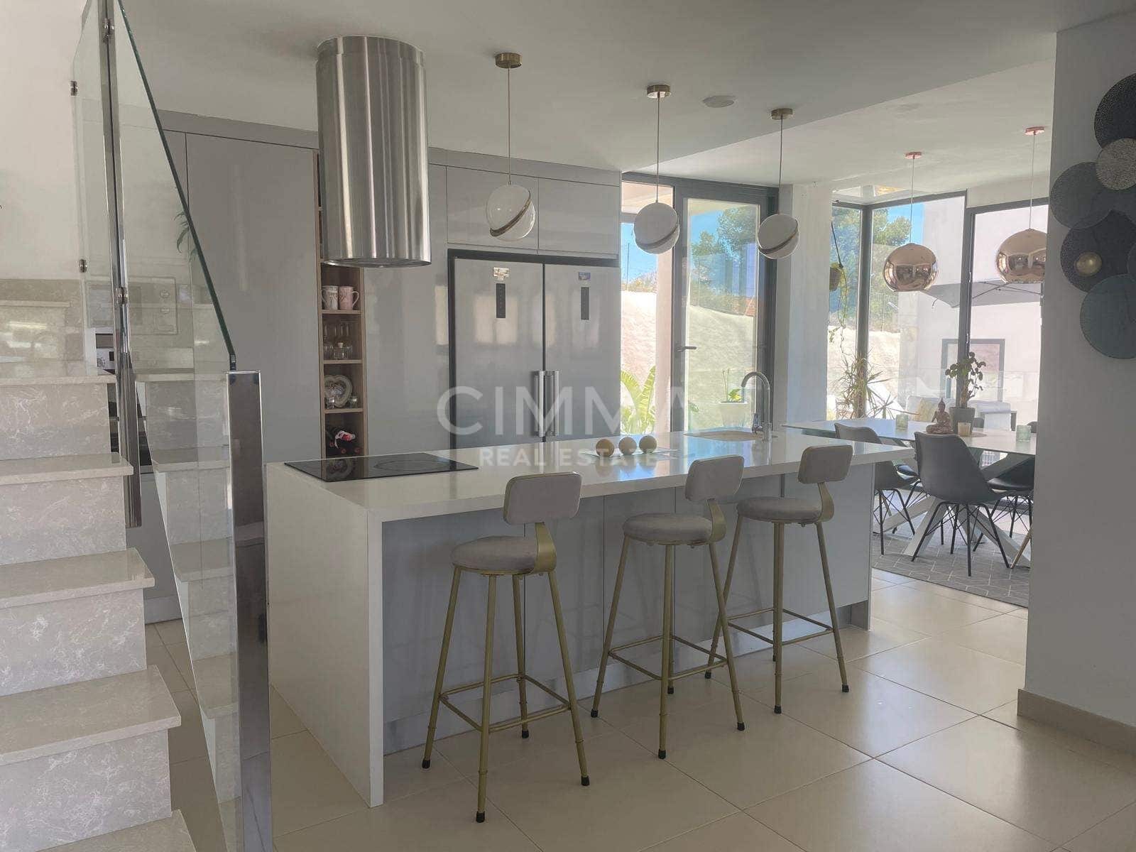 4 soveværelse Villa til salg i La Nucia med swimmingpool - € 636.000 (Ref: 9855653)
