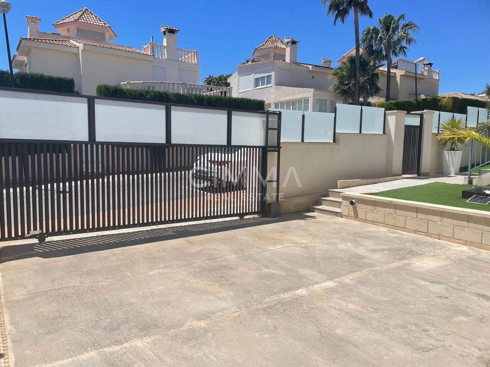 4 soveværelse Villa til salg i La Nucia med swimmingpool - € 636.000 (Ref: 9855653)