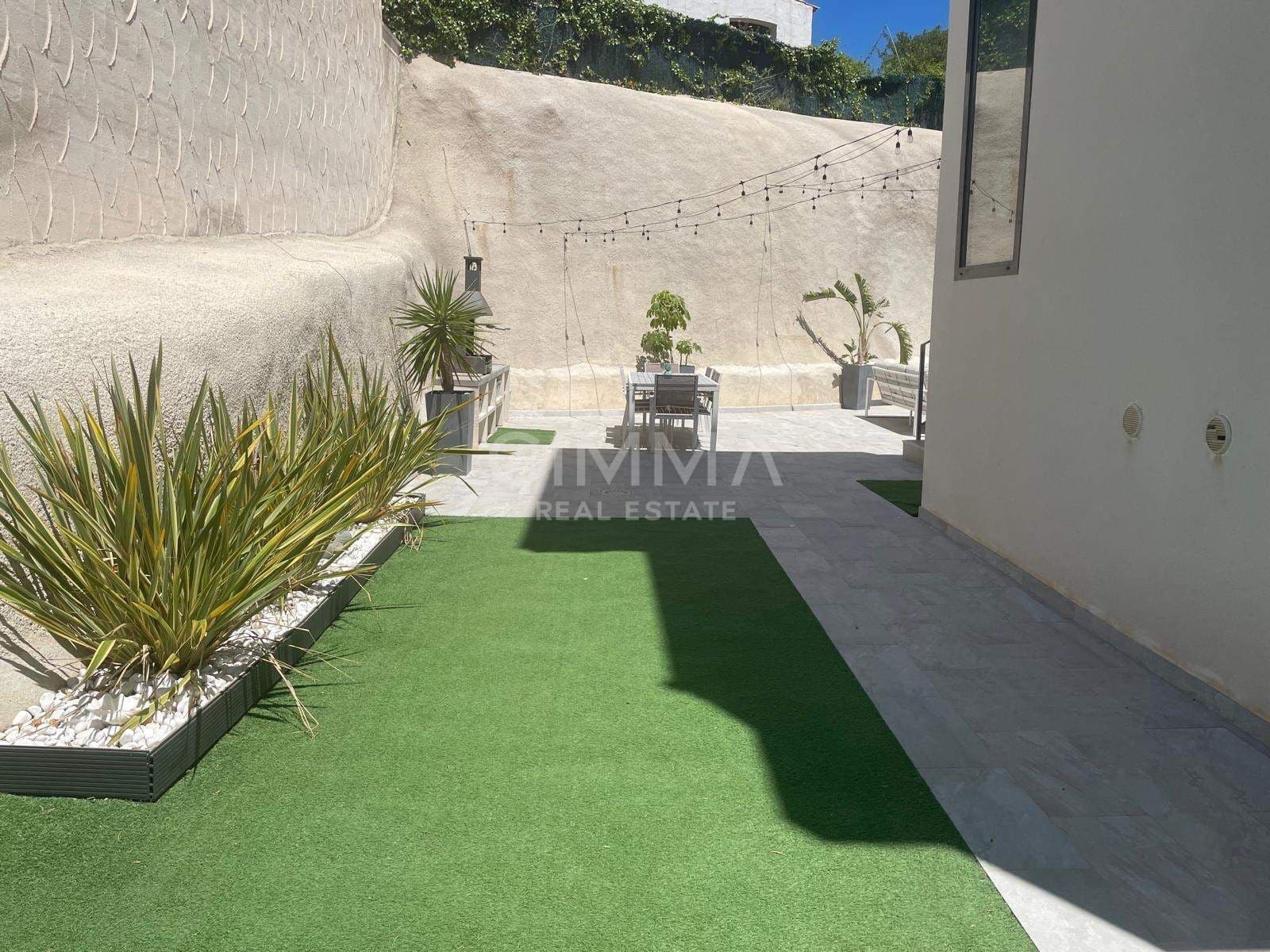 4 soveværelse Villa til salg i La Nucia med swimmingpool - € 636.000 (Ref: 9855653)