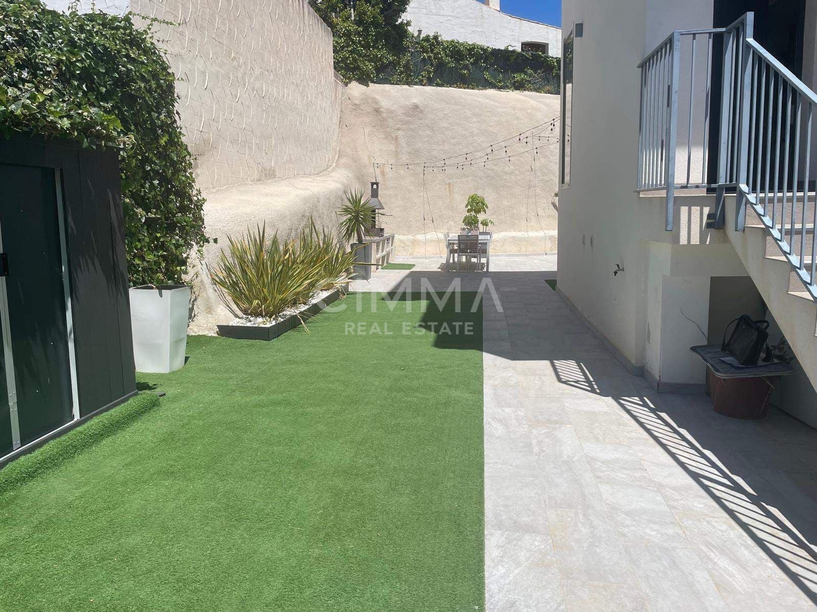 4 soveværelse Villa til salg i La Nucia med swimmingpool - € 636.000 (Ref: 9855653)