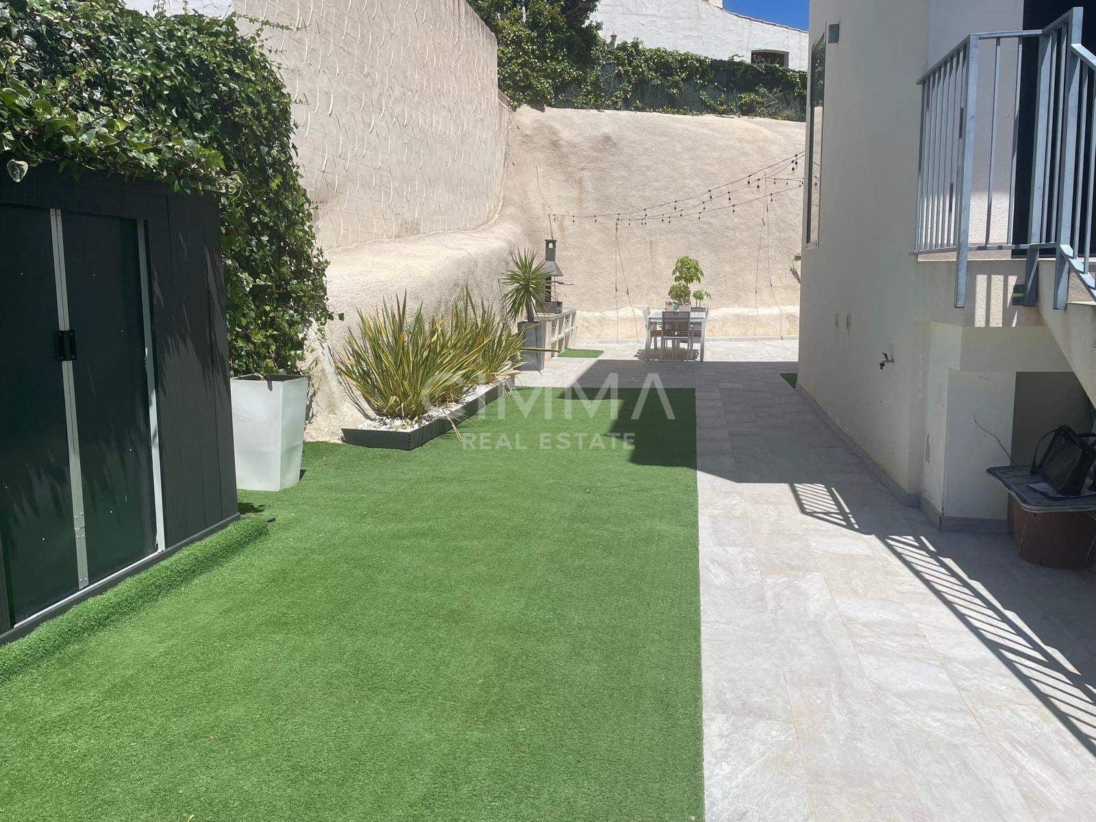 4 soveværelse Villa til salg i La Nucia med swimmingpool - € 636.000 (Ref: 9855653)