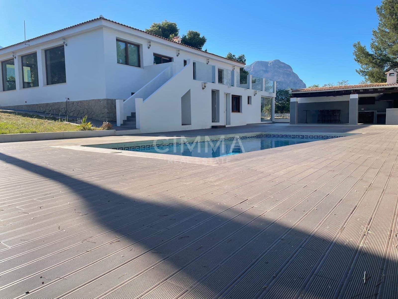 4 slaapkamer Villa te koop in La Nucia met zwembad - € 900.000 (Ref: 9868798)