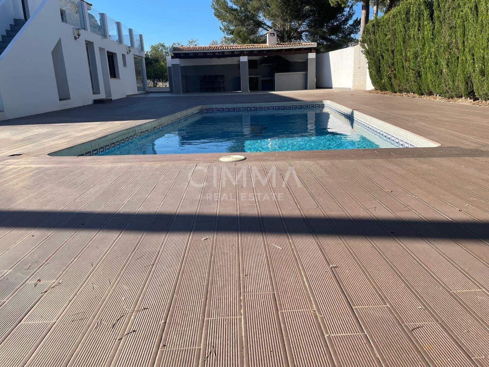 4 slaapkamer Villa te koop in La Nucia met zwembad - € 900.000 (Ref: 9868798)