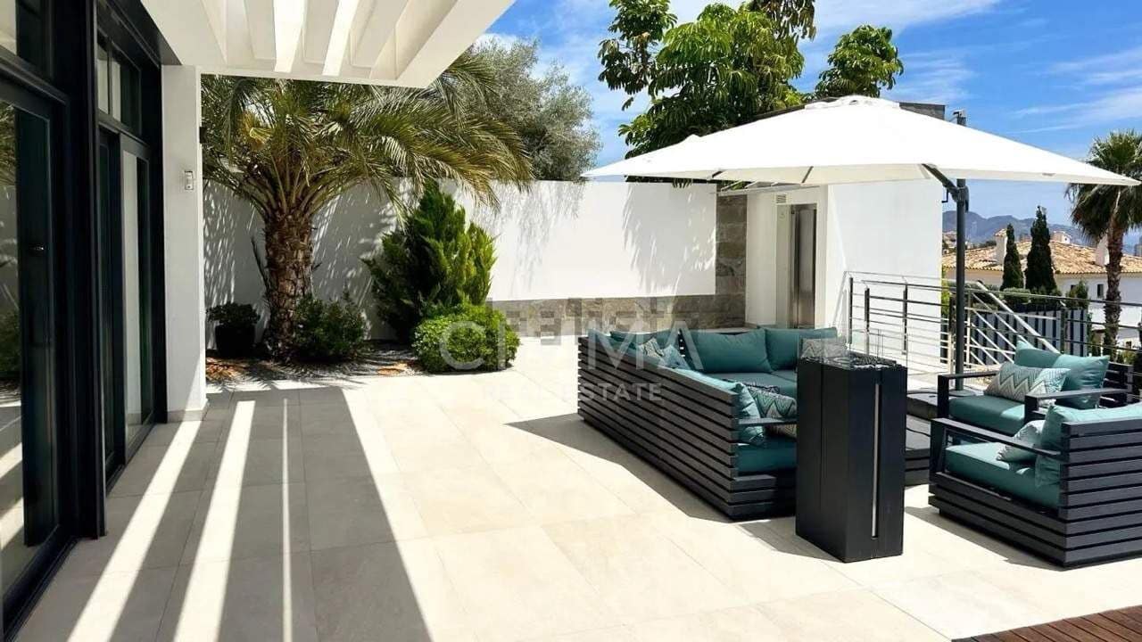 5 bedroom Villa for sale in Finestrat with pool garage - € 1,875,000 (Ref: 9876602)