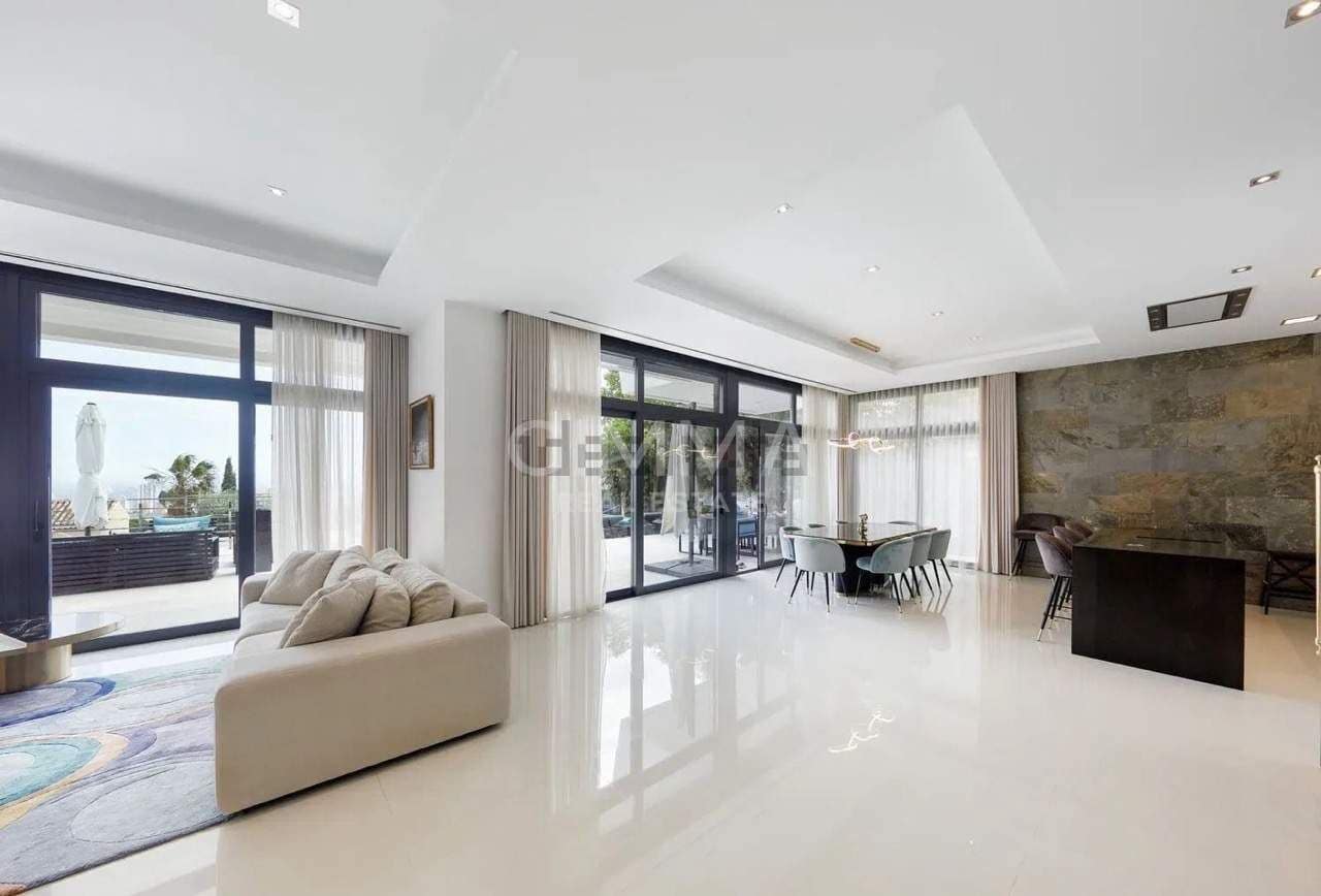 5 bedroom Villa for sale in Finestrat with pool garage - € 1,875,000 (Ref: 9876602)
