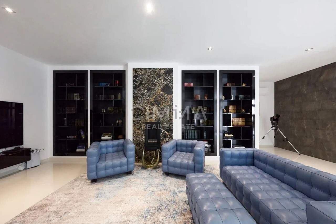 5 bedroom Villa for sale in Finestrat with pool garage - € 1,875,000 (Ref: 9876602)