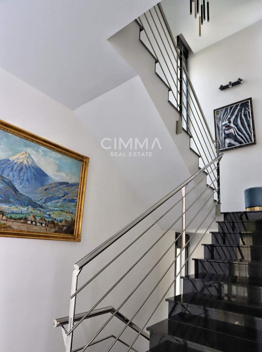 5 bedroom Villa for sale in Finestrat with pool garage - € 1,875,000 (Ref: 9876602)