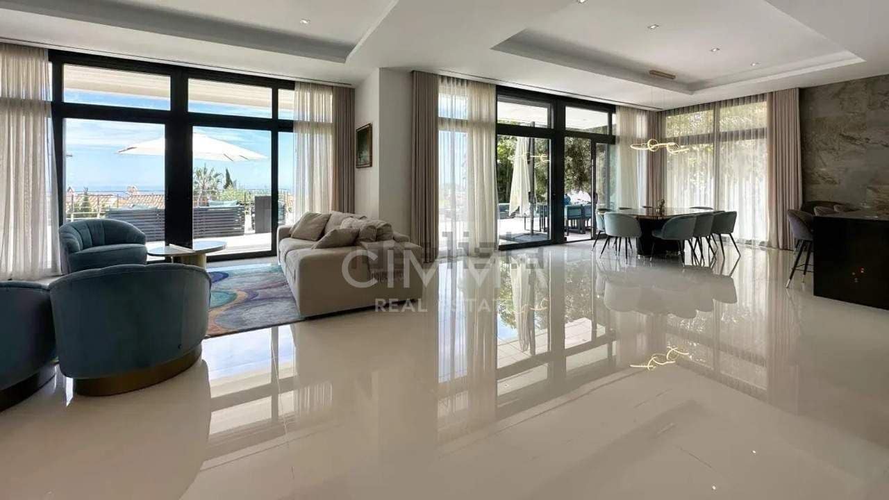 5 bedroom Villa for sale in Finestrat with pool garage - € 1,875,000 (Ref: 9876602)