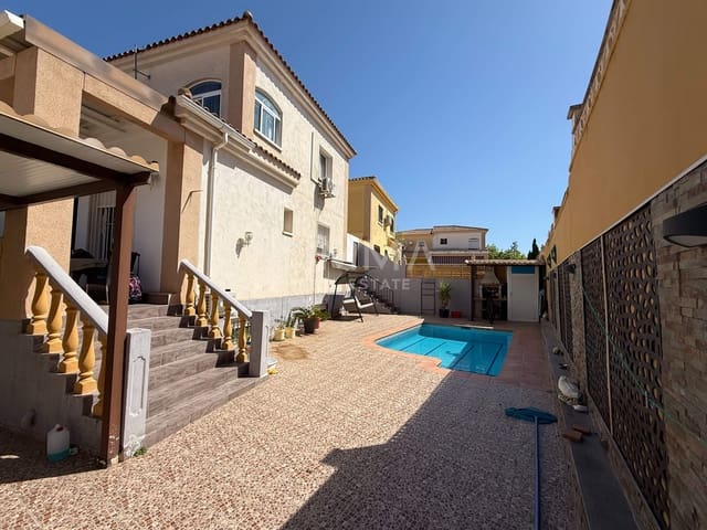 6 soverom Kjedet enebolig til salgs i La Nucia med svømmebasseng garasje - € 375 000 (Ref: 9908152)