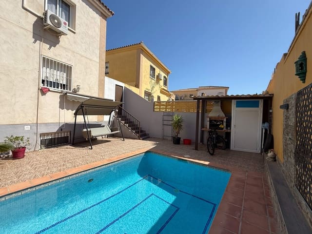 6 soverom Kjedet enebolig til salgs i La Nucia med svømmebasseng garasje - € 375 000 (Ref: 9908152)
