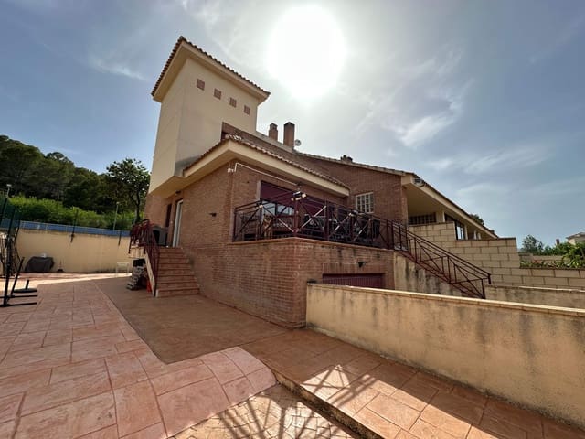 3 soveværelse Villa til salg i La Nucia med swimmingpool garage - € 310.000 (Ref: 9927613)