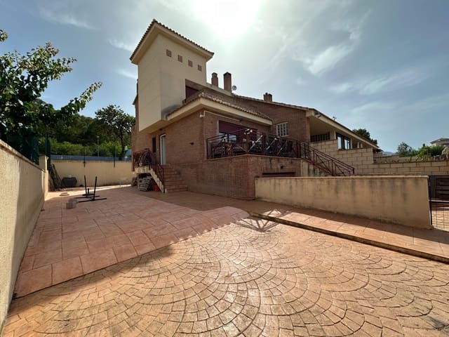 3 soveværelse Villa til salg i La Nucia med swimmingpool garage - € 310.000 (Ref: 9927613)