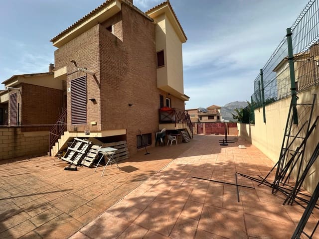 3 soveværelse Villa til salg i La Nucia med swimmingpool garage - € 310.000 (Ref: 9927613)