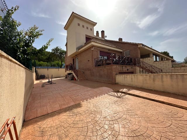 3 soveværelse Villa til salg i La Nucia med swimmingpool garage - € 310.000 (Ref: 9927613)