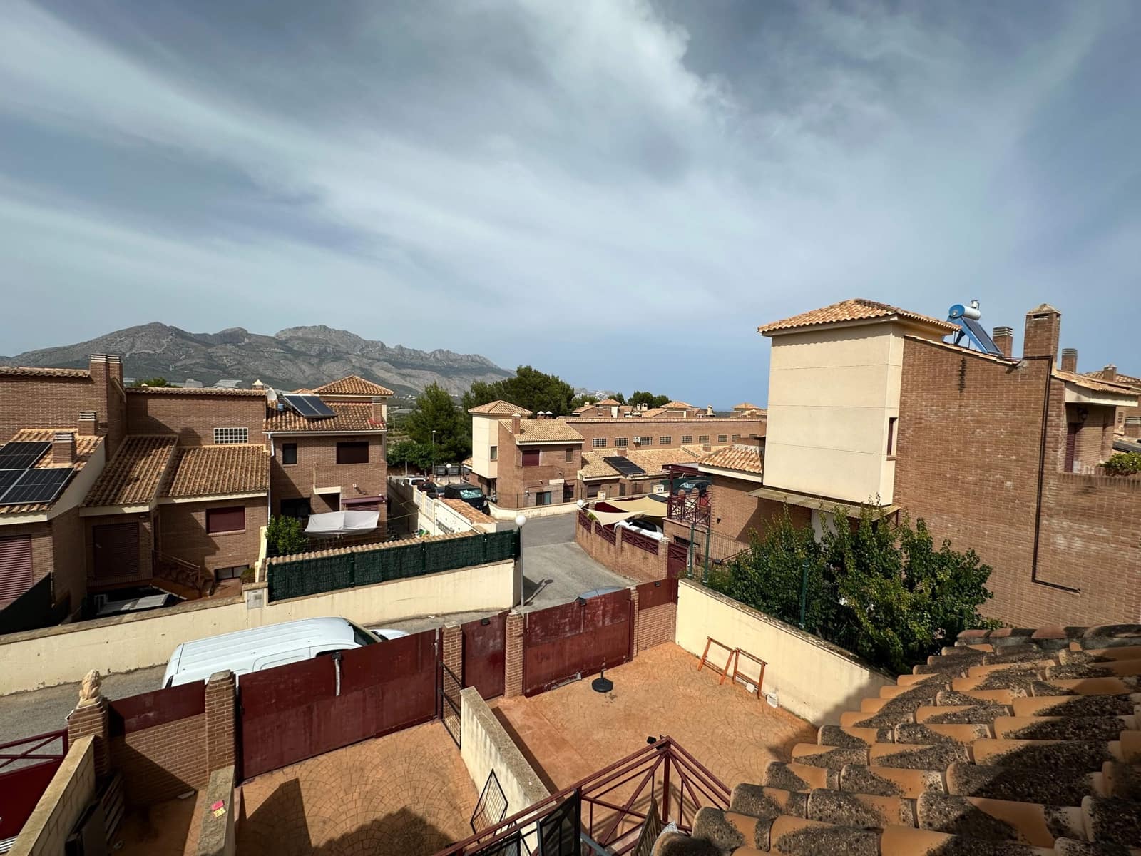 Chalet de 3 habitaciones en La Nucia en venta con piscina garaje - 310.000 € (Ref: 9927613)