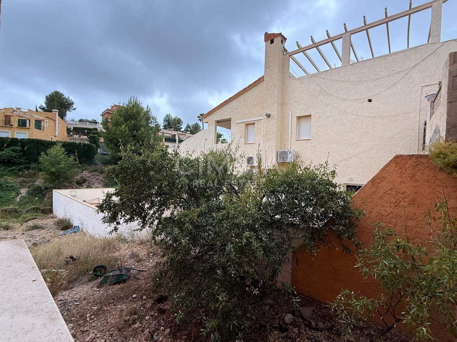 3 soverom Villa til salgs i La Nucia med garasje - € 405 000 (Ref: 9936542)