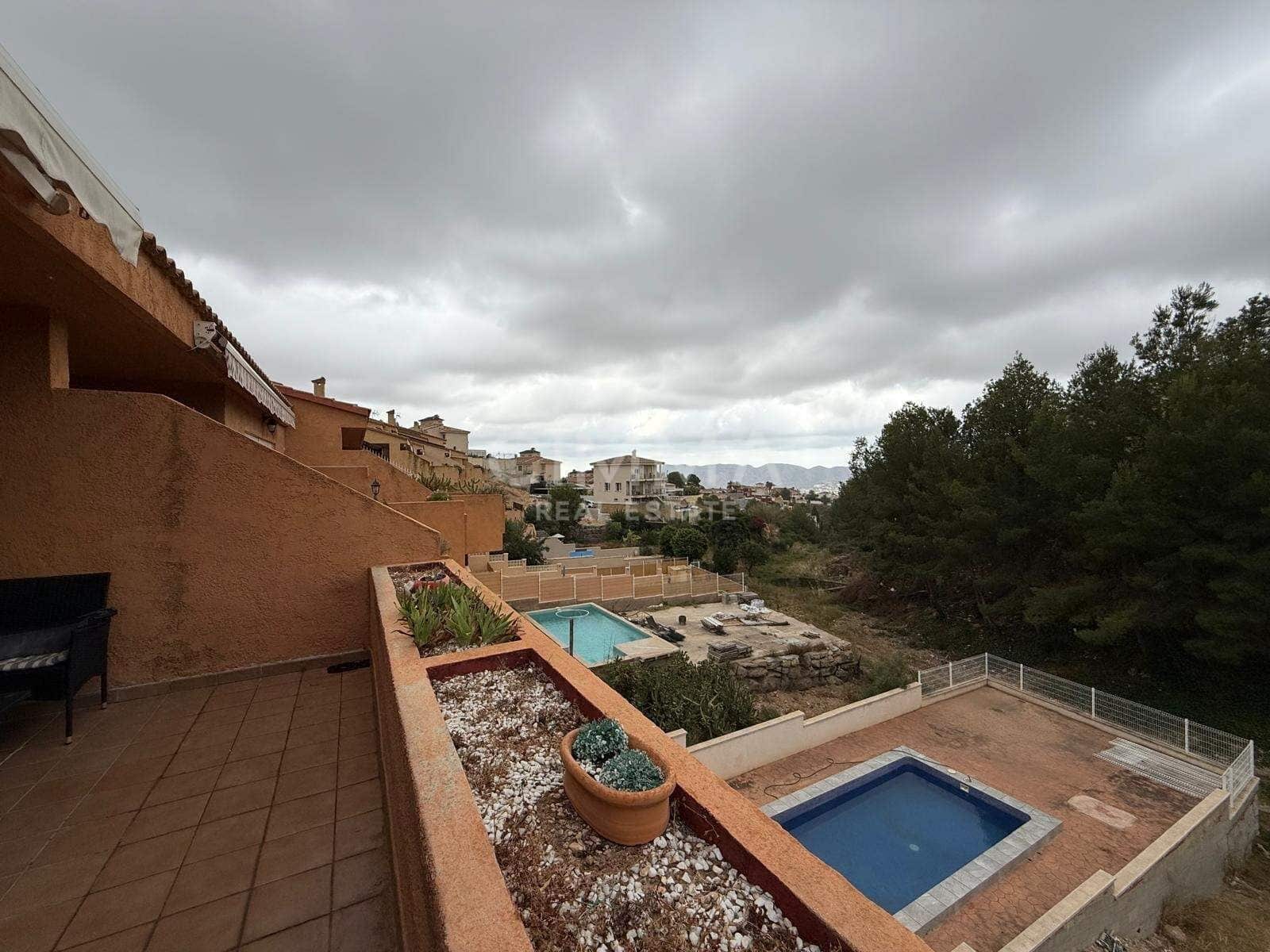 3 soverom Villa til salgs i La Nucia med garasje - € 405 000 (Ref: 9936542)