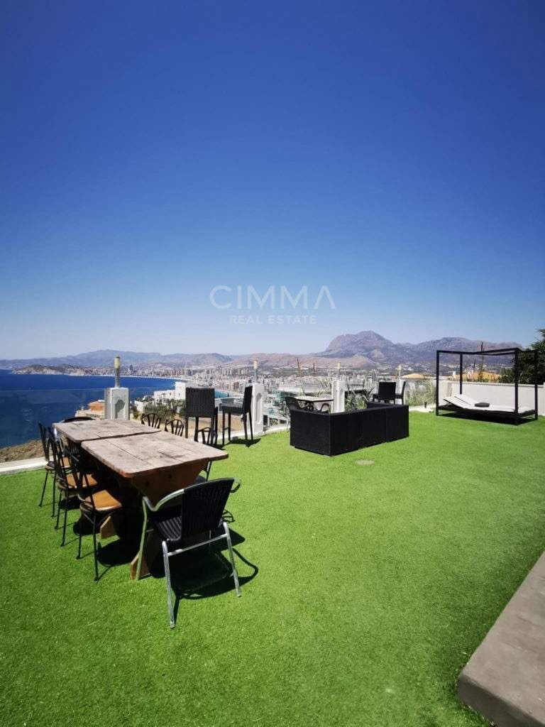 7 bedroom Villa for sale in Benidorm with pool - € 1,970,000 (Ref: 9965451)