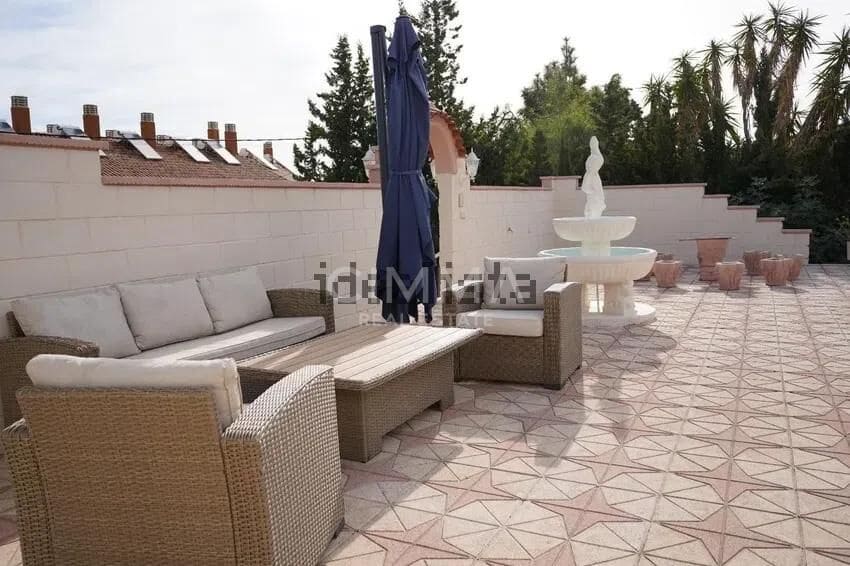 6 bedroom Villa for sale in La Nucia with pool garage - € 1,200,000 (Ref: 9966772)