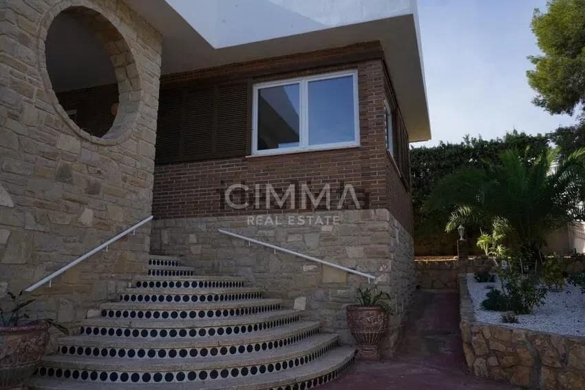 6 bedroom Villa for sale in La Nucia with pool garage - € 1,200,000 (Ref: 9966772)