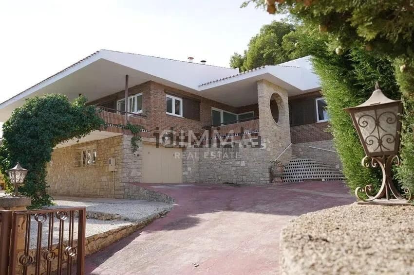 6 bedroom Villa for sale in La Nucia with pool garage - € 1,200,000 (Ref: 9966772)