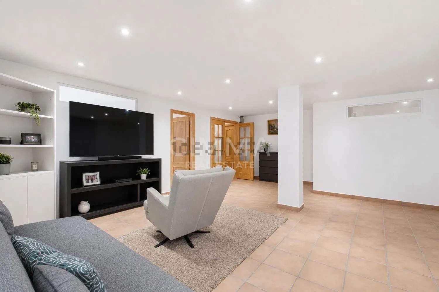 6 bedroom Villa for sale in La Nucia with pool garage - € 429,900 (Ref: 9973457)