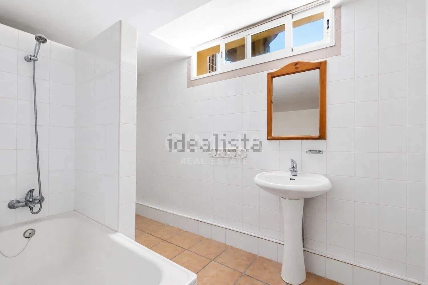 6 bedroom Villa for sale in La Nucia with pool garage - € 429,900 (Ref: 9973457)