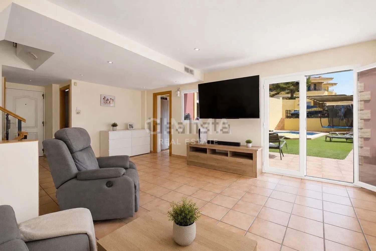 6 bedroom Villa for sale in La Nucia with pool garage - € 429,900 (Ref: 9973457)