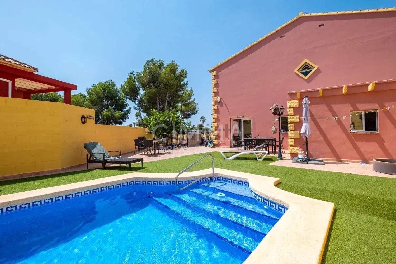 6 bedroom Villa for sale in La Nucia with pool garage - € 429,900 (Ref: 9973457)
