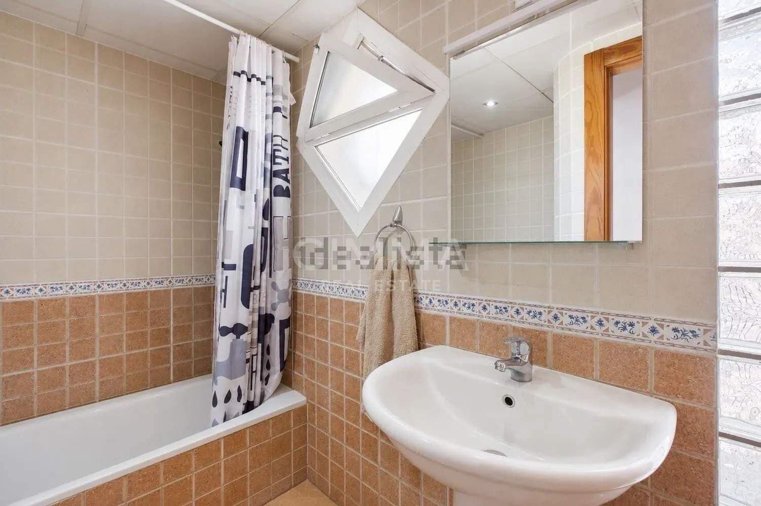 6 bedroom Villa for sale in La Nucia with pool garage - € 429,900 (Ref: 9973457)