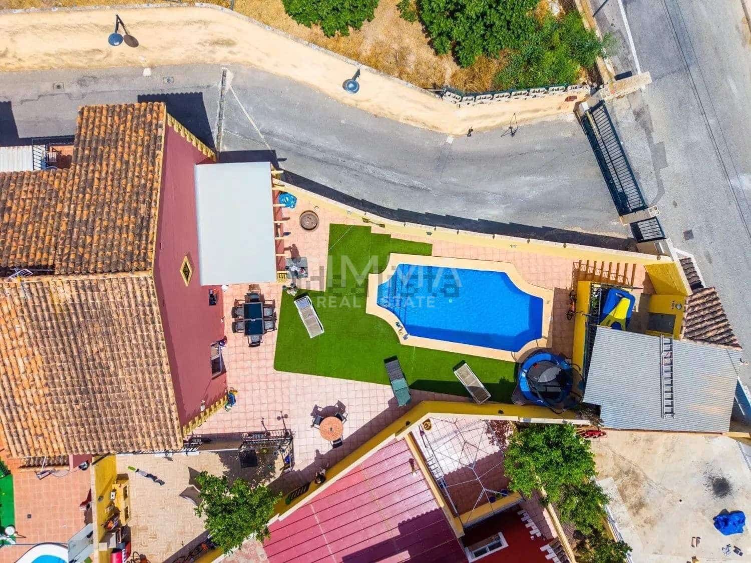 6 bedroom Villa for sale in La Nucia with pool garage - € 429,900 (Ref: 9973457)