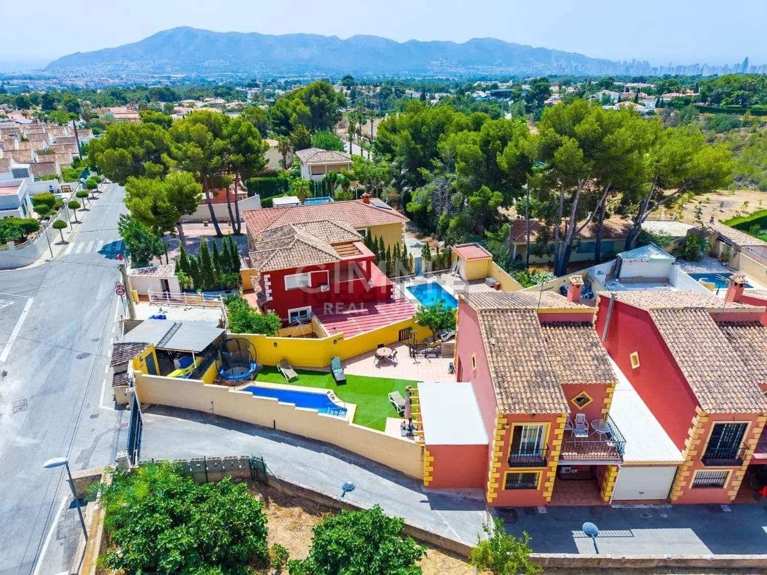 6 bedroom Villa for sale in La Nucia with pool garage - € 429,900 (Ref: 9973457)