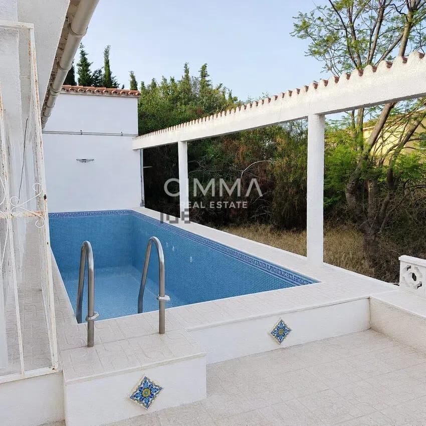 Chalet de 3 habitaciones en La Nucia en venta con piscina garaje - 440.000 € (Ref: 9985117)