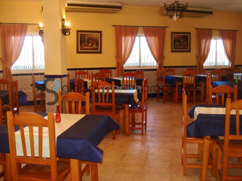 7 soverom Villa til salgs i Vera med svømmebasseng garasje - € 474 900 (Ref: 7900128)