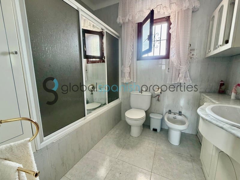 5 sovrum Villa till salu i Cuevas del Almanzora med garage - 180 000 € (Ref: 7900129)