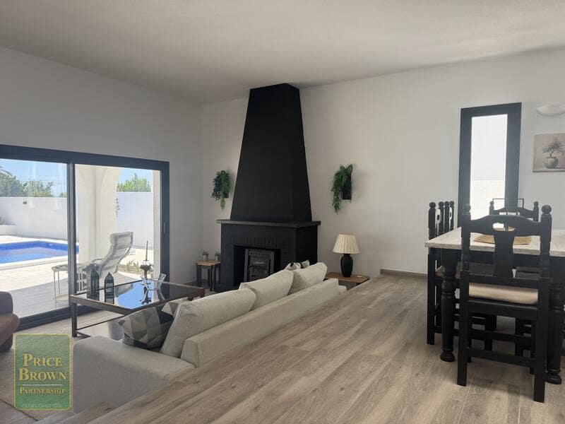 3 sypialnia Willa na sprzedaż w Mojacar z basenem garażem - 599 000 € (Ref: 10001047)
