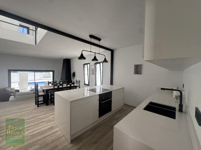 3 sypialnia Willa na sprzedaż w Mojacar z basenem garażem - 599 000 € (Ref: 10001047)