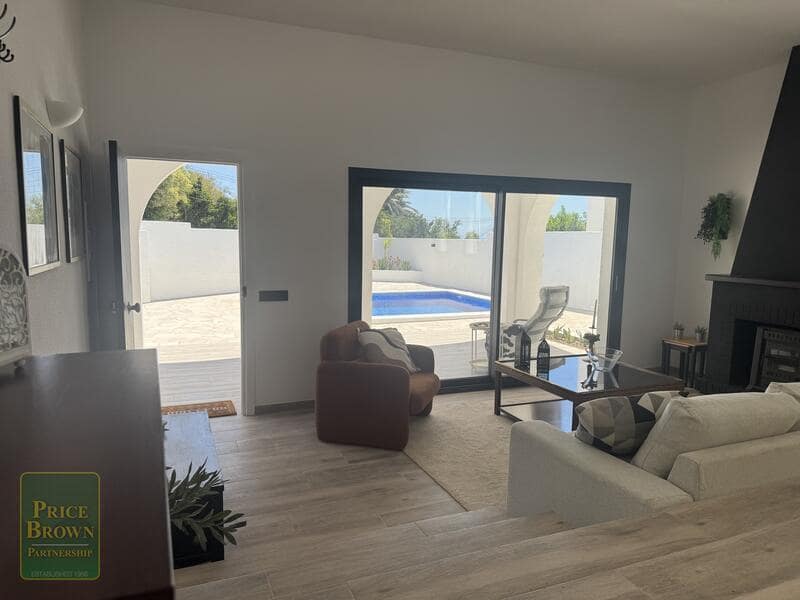 3 sypialnia Willa na sprzedaż w Mojacar z basenem garażem - 599 000 € (Ref: 10001047)