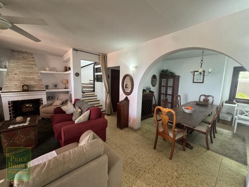Chalet de 3 habitaciones en La Paratá en venta con garaje - 449.500 € (Ref: 10004699)