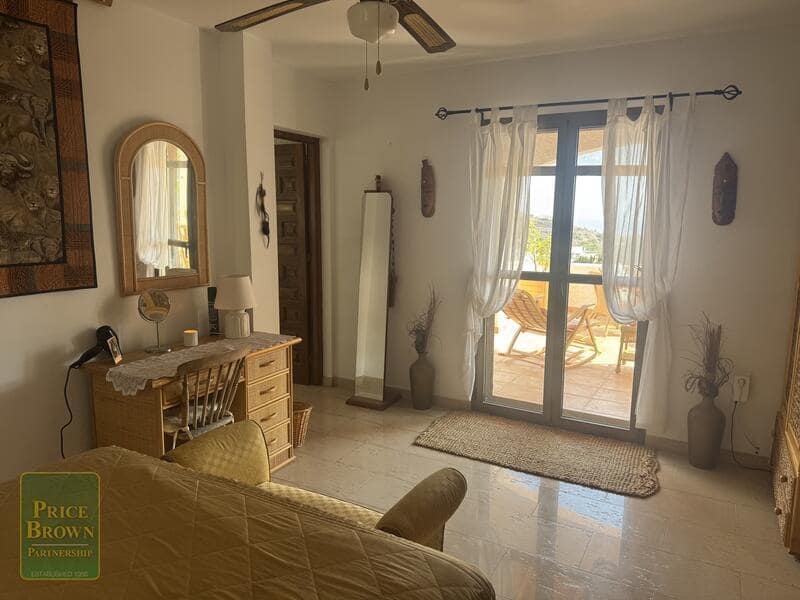Chalet de 3 habitaciones en La Paratá en venta con garaje - 449.500 € (Ref: 10004699)