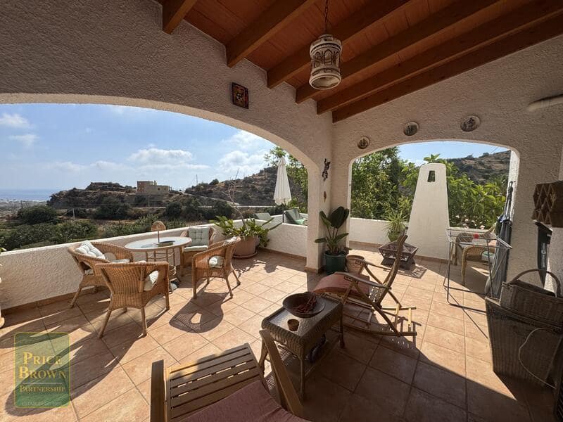 Chalet de 3 habitaciones en La Paratá en venta con garaje - 449.500 € (Ref: 10004699)